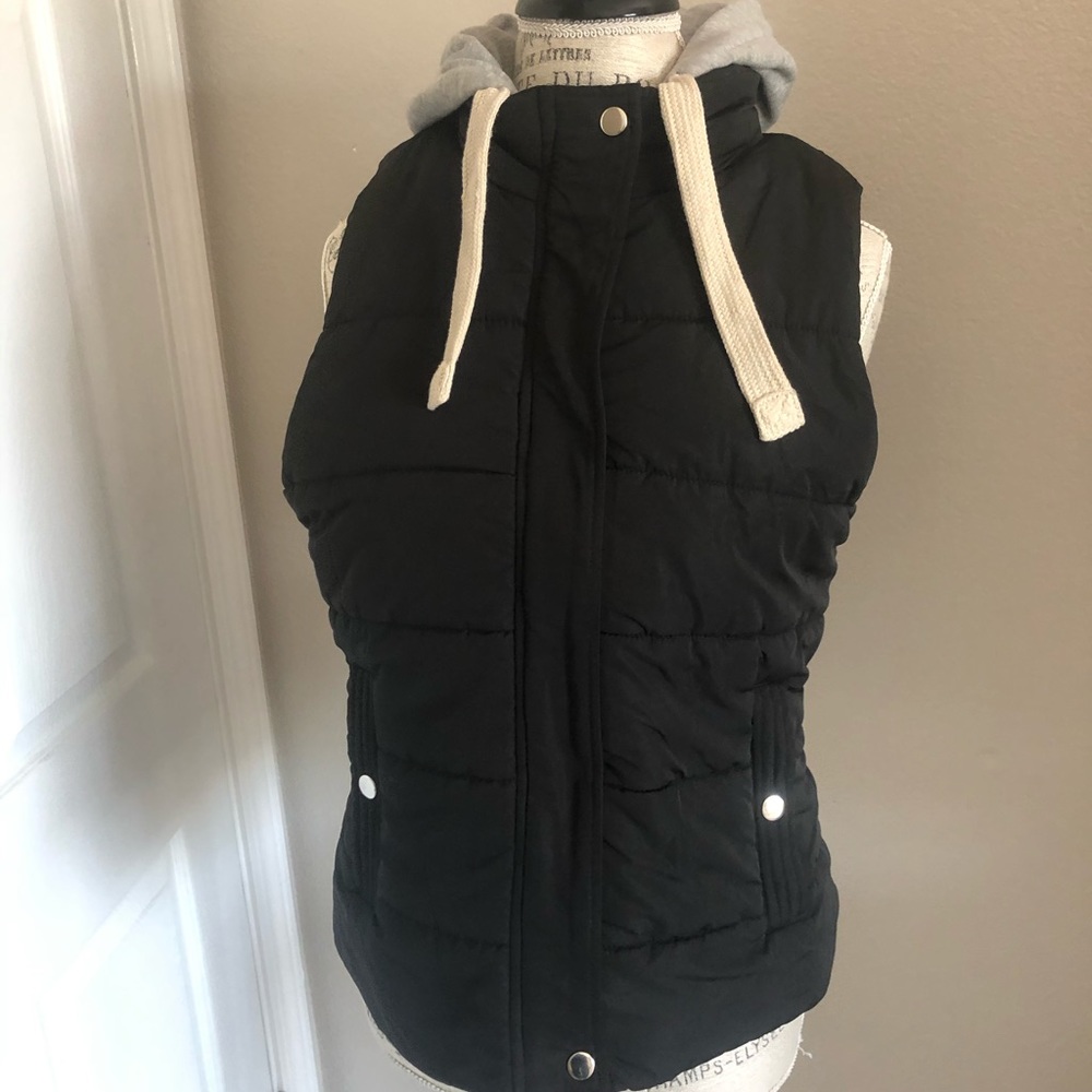 Black puffy vest